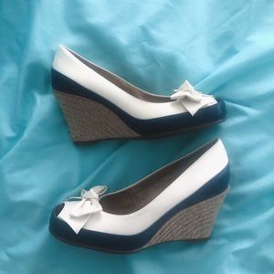 Blue and white peep toe wedge Aerosoles